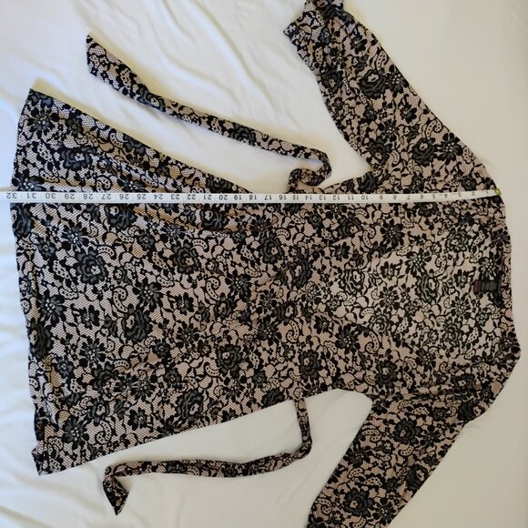 Rene' Rofe' sleepwear robe lace print nude and black short fancy robe sz. small - Picture 5 of 11